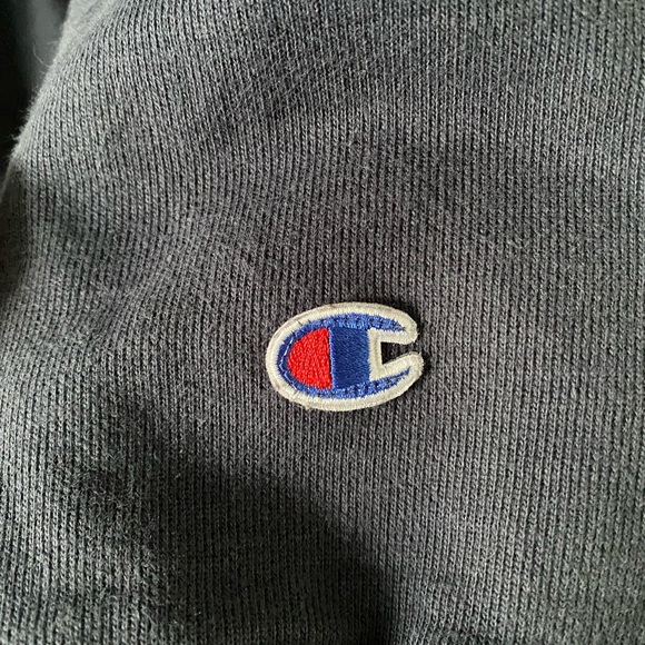 Champion Crewneck - Picture 4 of 4